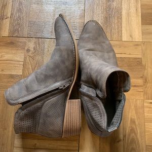 Women’s Boots/Wedges